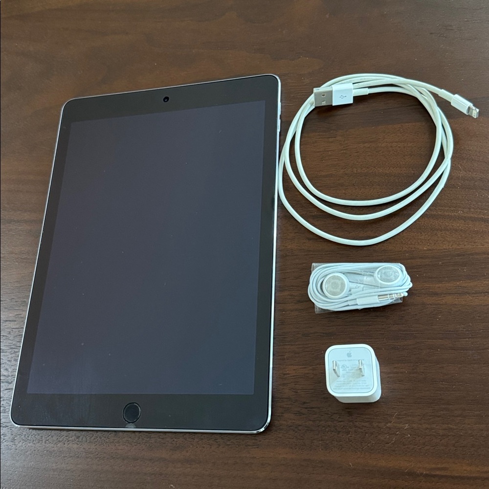 Apple iPad 128GB Air2 A1566 DMPSK3G2G5W1 + A1385 Power Adapter Charge Cable EUC - Picture 2 of 12